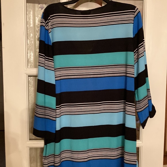 Multi colored V neck tunic - Picture 3 of 5